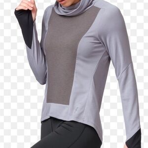 On Cloud Womens medium longsleeve top